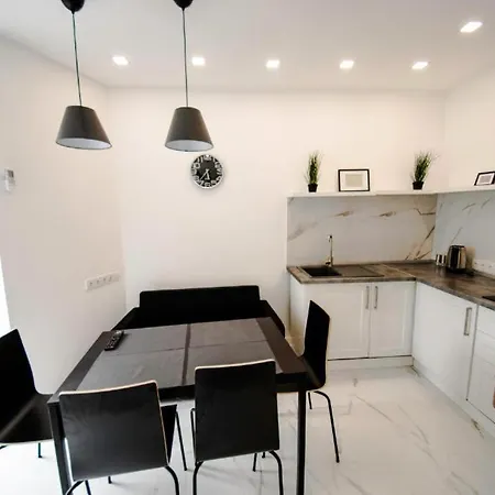 Apartment On Lipkovsky *